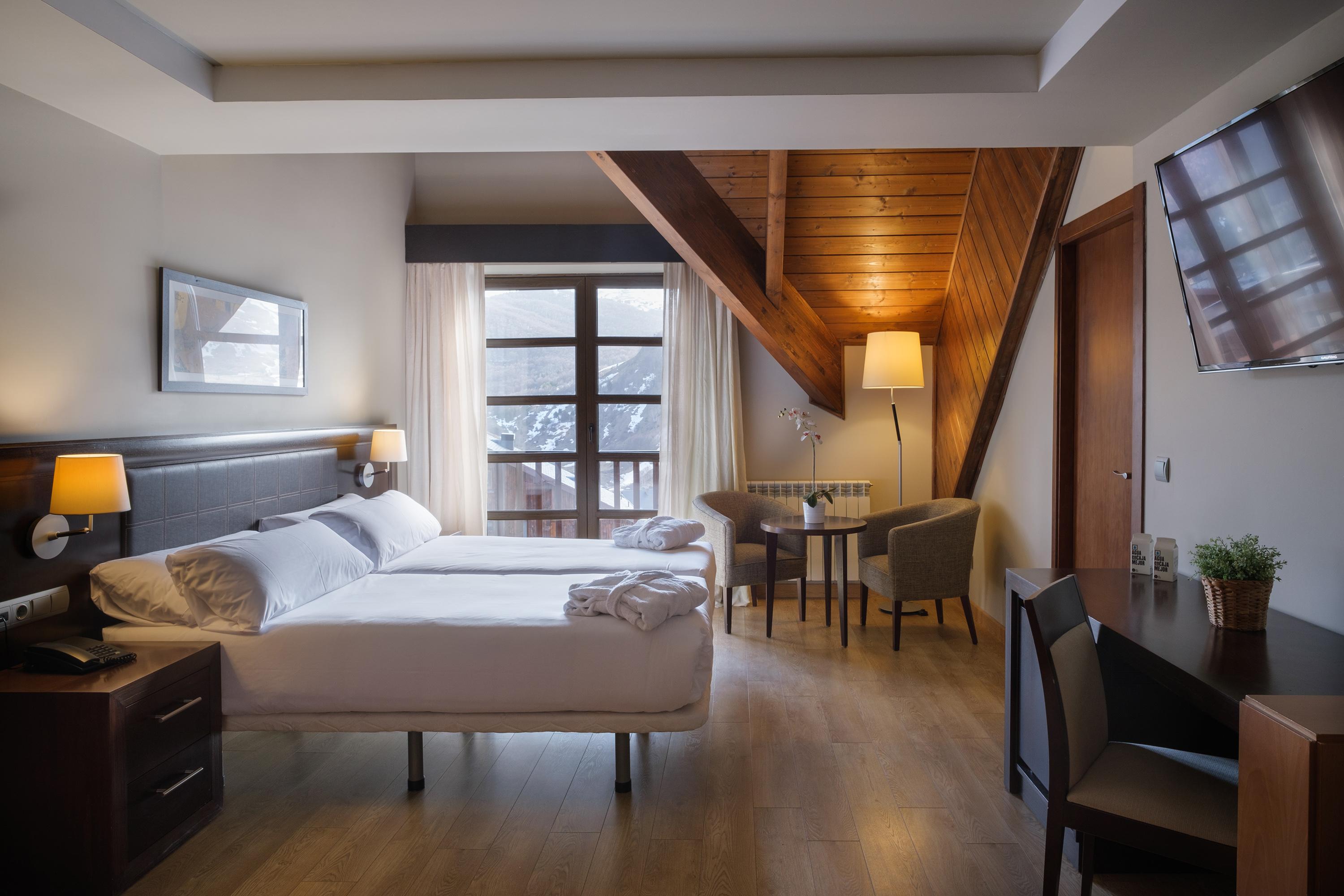 Sno Aragon Hills Hotel Formigal Room photo